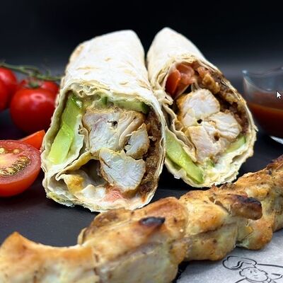 Сувлаки ролл в Gyrobar по цене 330 ₽