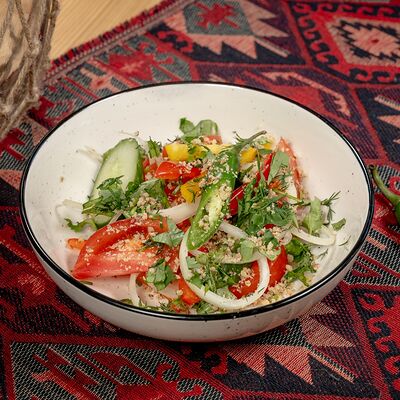 Салат по-грузинскив Хинкальная 63 по цене 390 ₽