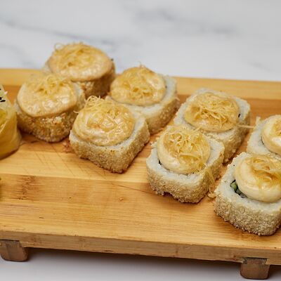 Запеченный ролл Цезарь в Maki Family по цене 359