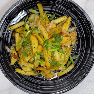 Картофель, жаренный с лучком в Сказка lounge по цене 350 ₽