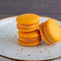 Макарон с маракуйей в Entree