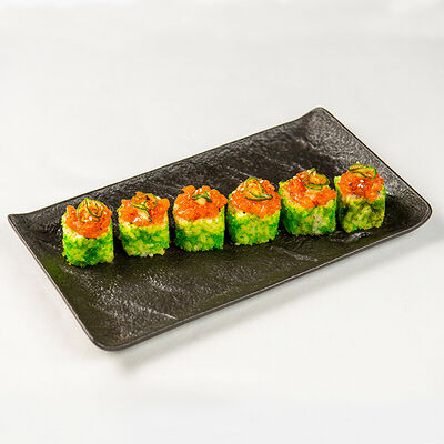 Ролл с тартаром из лосося и зеленой тобикой в На берегу по цене 790 ₽