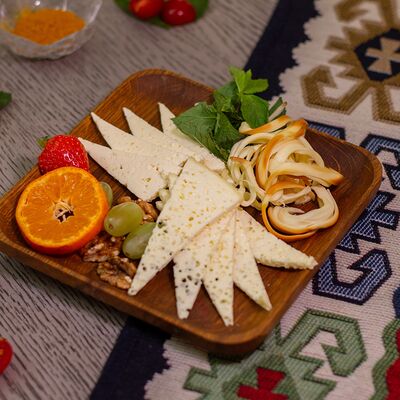 Восточная сырная тарелка в Хан Булак по цене 590 ₽