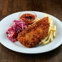 Куриный шницель с картофелем по-деревенски в Craft Lab Cafe