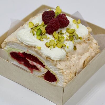 Меренговый фисташка-малина рулет в МайПай по цене 650 ₽