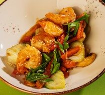 Креветки по-тайски с овощами в Тики Вики по цене 490 ₽