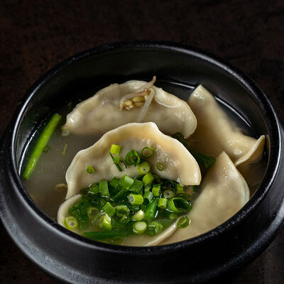 Манду кук со свининой в Джонга по цене 450 ₽