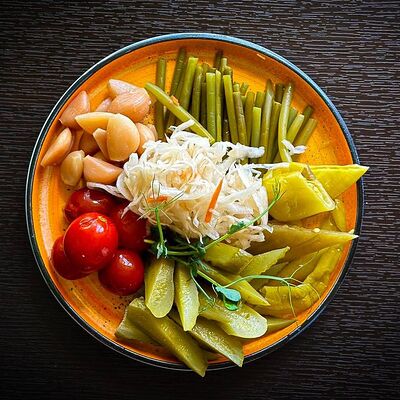 Соленья из погребка в Навруз по цене 430 ₽