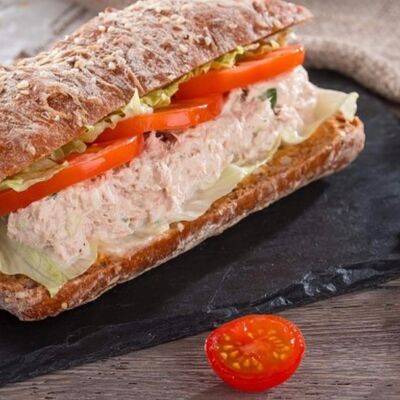 Сэндвич с тунцом в Поль Бейкери по цене 465 ₽
