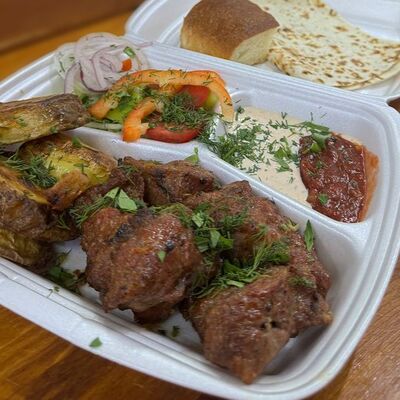 Комбо-обед со cвинoй шейкой от шефа в Kebab House по цене 750 ₽