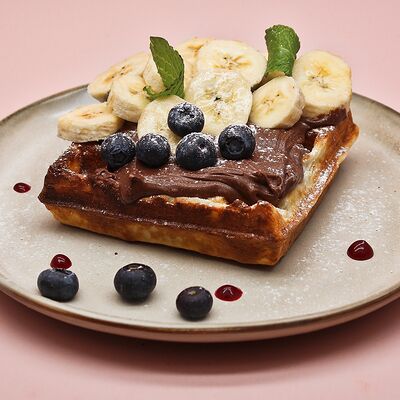 Венская вафля с бананом и Нутеллойв Еще одна кондитерская Академик по цене 510 ₽