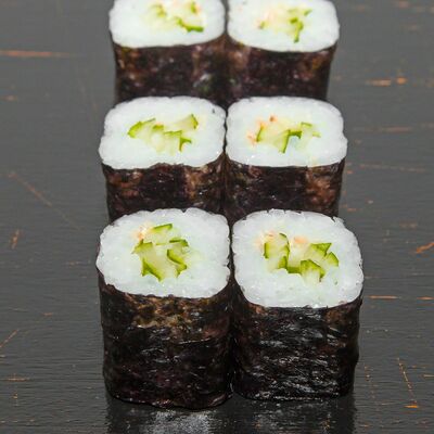 Ролл Огурец в Toto Sushi по цене 179 ₽