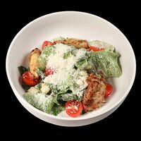 Цезарь с курицей в Beer & Fire Grill