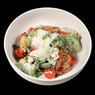 Цезарь с курицей в Beer & Fire Grill по цене 647 ₽