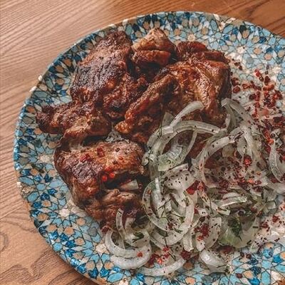 Шашлык из свинины в классическом маринаде в Соль & Перец по цене 387 ₽