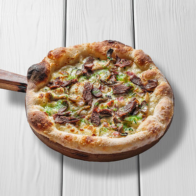 Пицца с щечками и вешенками в Перчини по цене 680 ₽