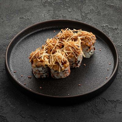 Запечённый ролл с угрём и картофелем пай в Вода & Еда по цене 937 ₽