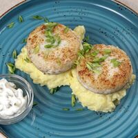Котлетки из судака с картофельным пюре в Евразия