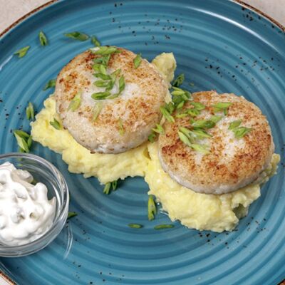 Котлетки из судака с картофельным пюре в Евразия по цене 450 ₽