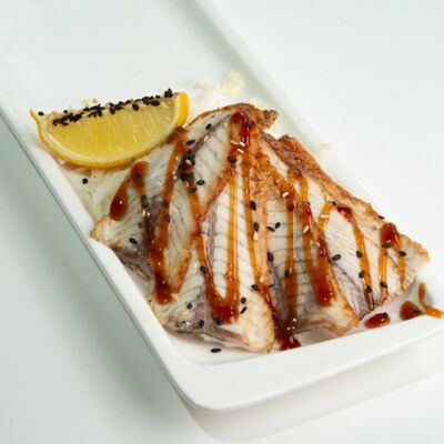 Сашими с угрём и соусом унаги в ЁБИСАН по цене 1119 ₽