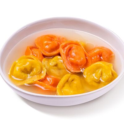 Пельмени с курицей и сыром 10 с бульономв Сковородовна по цене 259 ₽