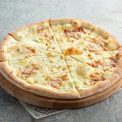 Пицца Четыре сыра в Jager restopub по цене 860 ₽