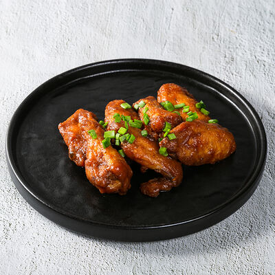 Куриные крылья в соусе BBQ в Гриль-паб ЕрмолаевЪ по цене 545 ₽