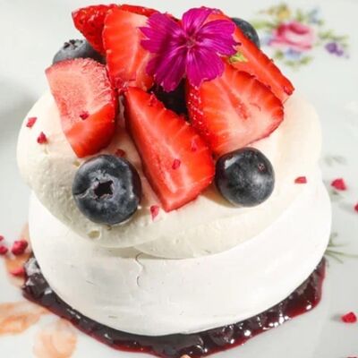 Десерт Павлова в Ива по цене 665 ₽