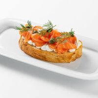 Брускетта с лососемв Rose Bar Crocus City