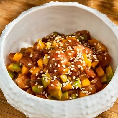 Тартар из лосося, манго и авокадо в AGATA по цене 810 ₽