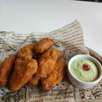 Хрустящие куриные крылья в Larionov Grill & Bar