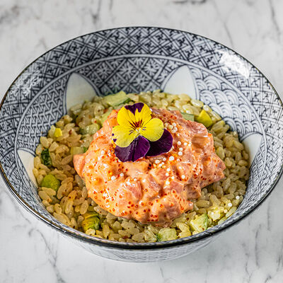 Поке с тунцом Bluefin, спайси-соусом и эдамаме в Dragon по цене 1740 ₽