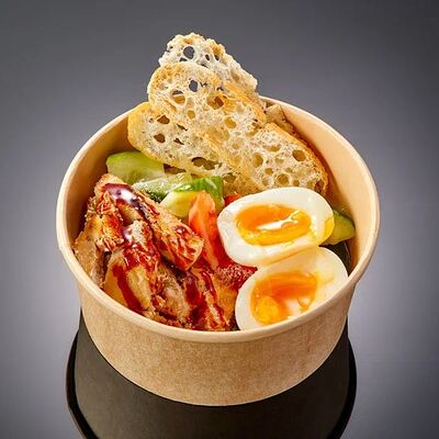 Салат с цыпленком и соусом Унаги в Coffee Corner по цене 398 ₽