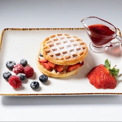 Венская вафля с маскарпоне и ягодами в Пепперони по цене 330 ₽