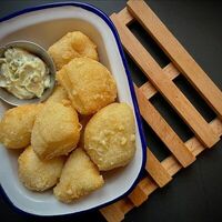 Чесночные шарики с пармезаном в Бекки бар