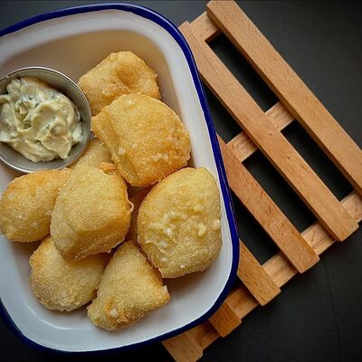 Чесночные шарики с пармезаном в Бекки бар по цене 350 ₽