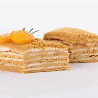 Наполеон с яблоком и грецким орехомв Velle Coffee