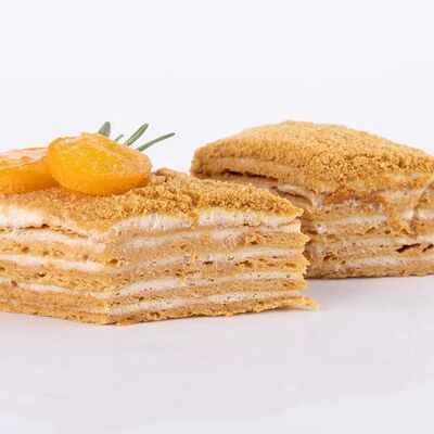 Наполеон с яблоком и грецким орехомв Velle Coffee по цене 600 ₽