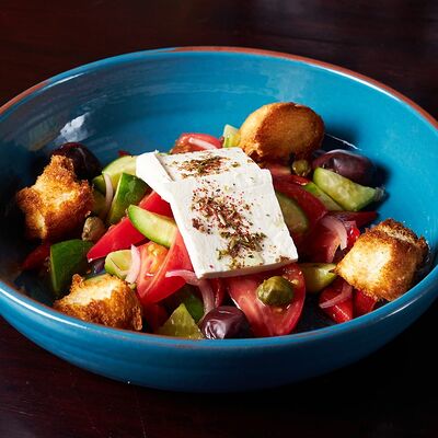 Салат Греческий в Lions Head по цене 760 ₽