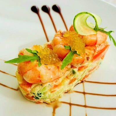 Салат Оливье с креветками и щучьей икрой в Троицкий по цене 870 ₽