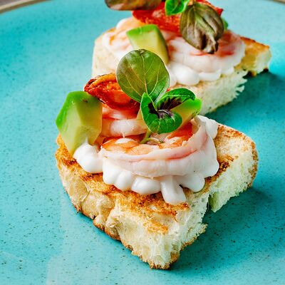 Брускетта с Тигровой креветкой в Сен Тропе по цене 470 ₽