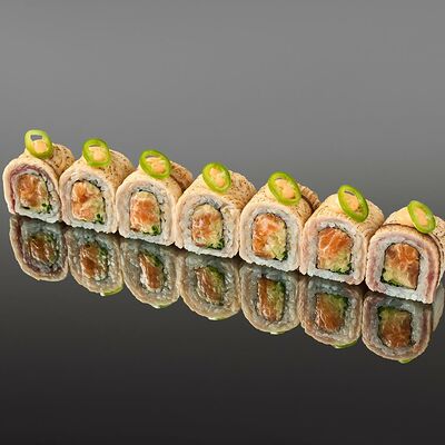 Ролл с опаленной лакедрой в OUGI по цене 2390 ₽