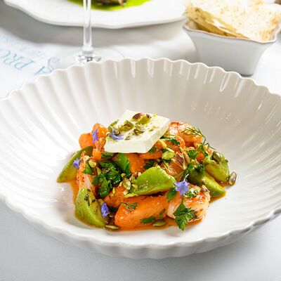 Тёплый салат с тыквой, авокадо и креветками в La Provincia по цене 1350 ₽