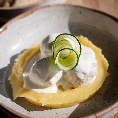 Фрикадельки в сливочном соусе с картофельным пюре 200гр в Polla Vina по цене 410 ₽