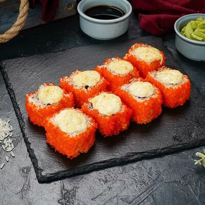 Футомаки Premium Ролл с Снежным крабом в остром соусе в Fast Япония Premium Sushi по цене 552 ₽