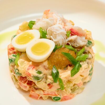 Оливье с крабом и щучьей икрой в One Special по цене 870 ₽