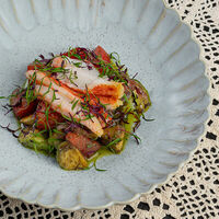 Краб с авокадо и заправкой из чёрного тмина в Краса