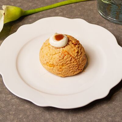 Профитроль карамельный в Breakfast House по цене 340 ₽