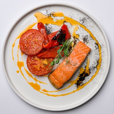 Форель с печеным перцем и томатамив Bronze lion по цене 1320 ₽