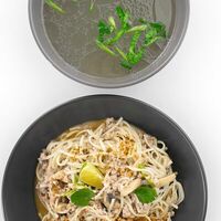 Том Себ с яичной лапшой в Fox Food